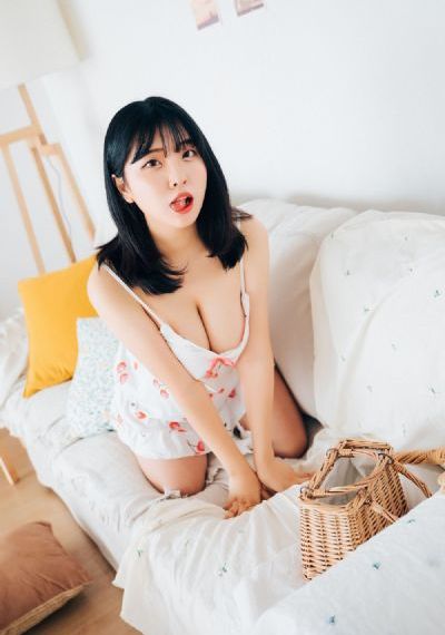衣袖红镶边